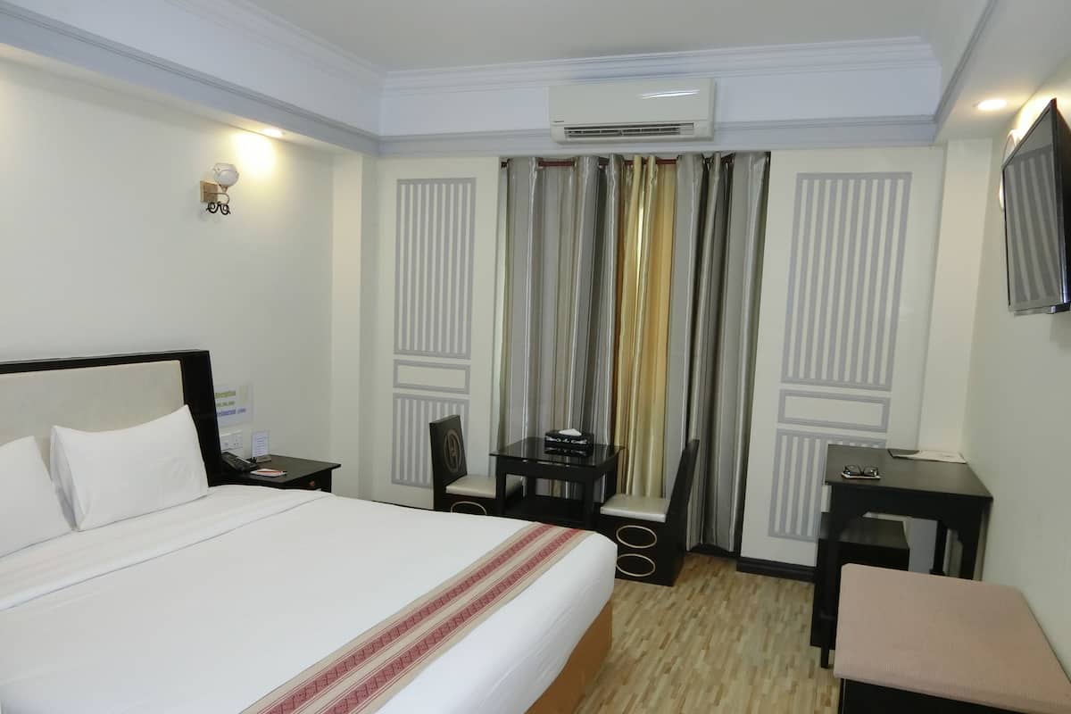 Minibar, desk, blackout drapes, soundproofing