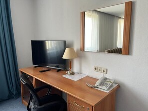 Suite, 1 kingsize bed | Een bureau, verduisterende gordijnen, geluiddichte muren, gratis wifi