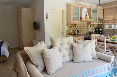 Blue Ark Aigeira Flat & Studio