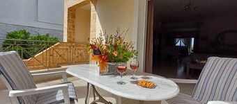 Blue Ark Aigeira Flat & Studio