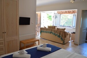 Decoración personalizada, muebles diferentes y escritorio 