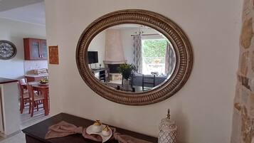 Comfort-lejlighed - 3 soveværelser - havudsigt | Opholdsområde | Fladskærms-tv, dvd-afspiller