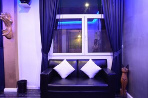 Korat | Living area | LED TV, iPod dock, MP3 dock - Maderla (Bangkok)