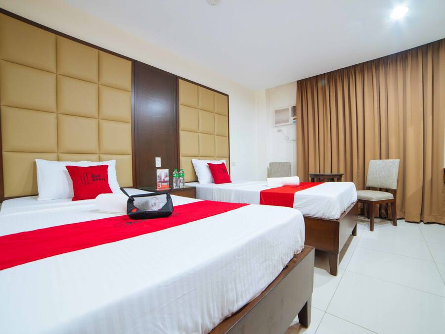 Twin Room | Desk, free WiFi, bed sheets