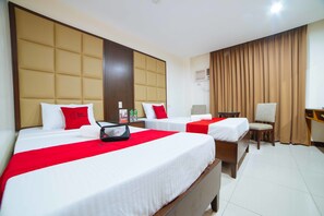 Habitación con 2 camas individuales | Escritorio, wifi gratis y ropa de cama