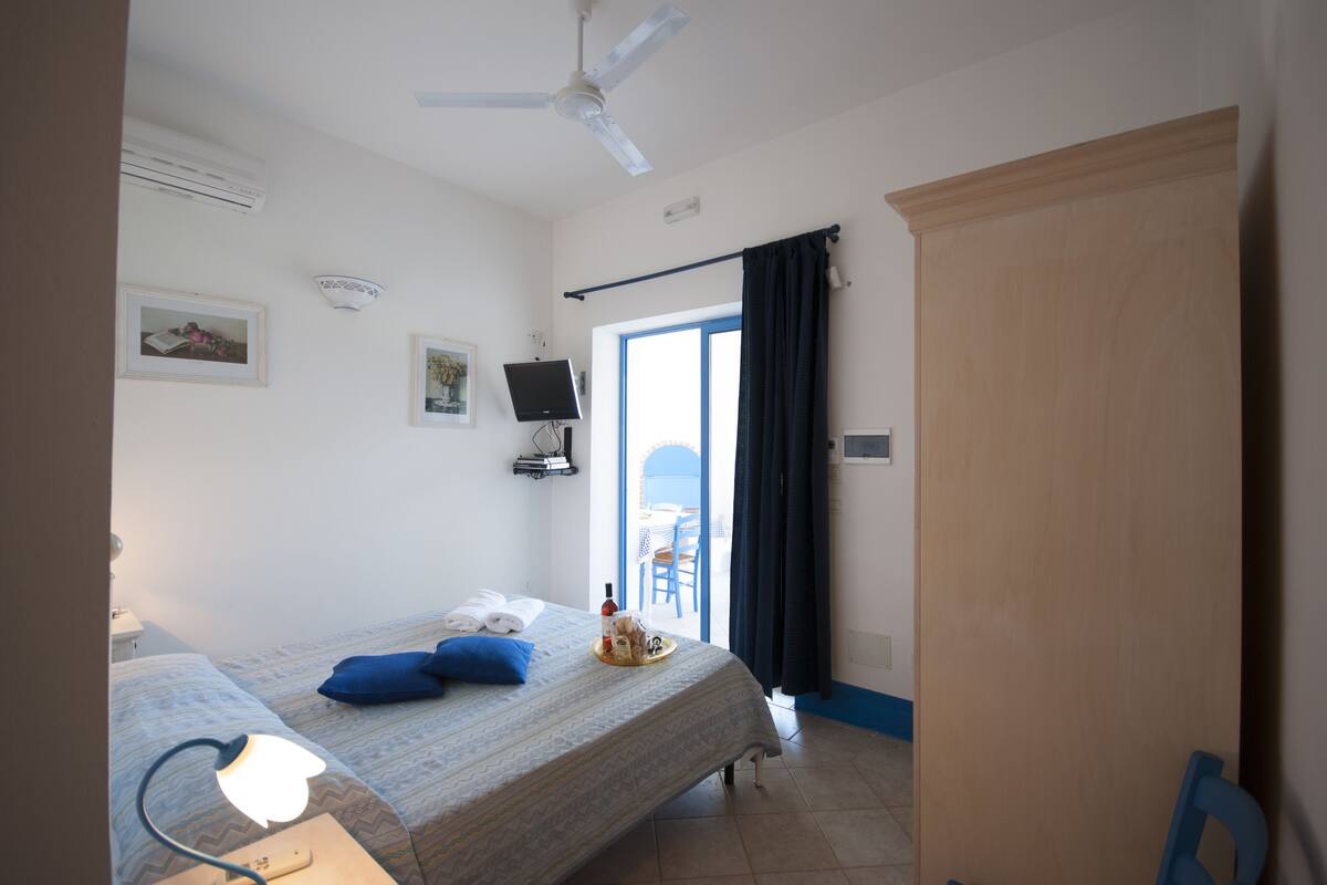 Estúdio panorâmico, vista para o mar | Roupas de cama premium, frigobar, cortinas blackout, berços grátis