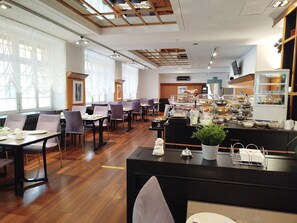 Free daily buffet breakfast - Hotel Schwert (Rastatt)
