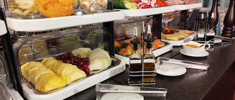 Free daily buffet breakfast