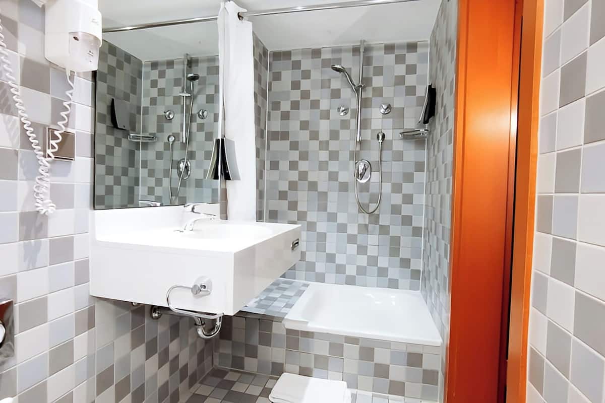 bathtub, free toiletries, hair dryer, towels