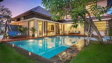Villa, 3 habitaciones, alberca privada, vista a la alberca | Jardín
