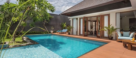 Outdoor pool, pool loungers