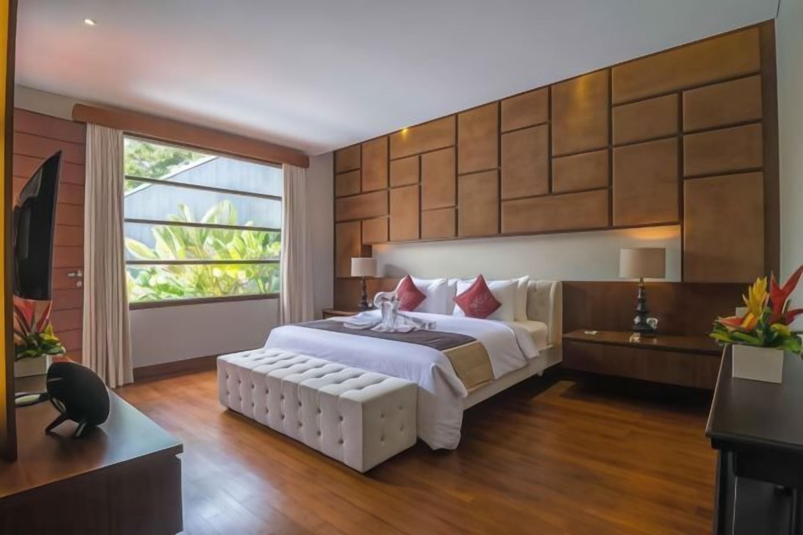 In-room safe, desk, iron/ironing board, cots/infant beds