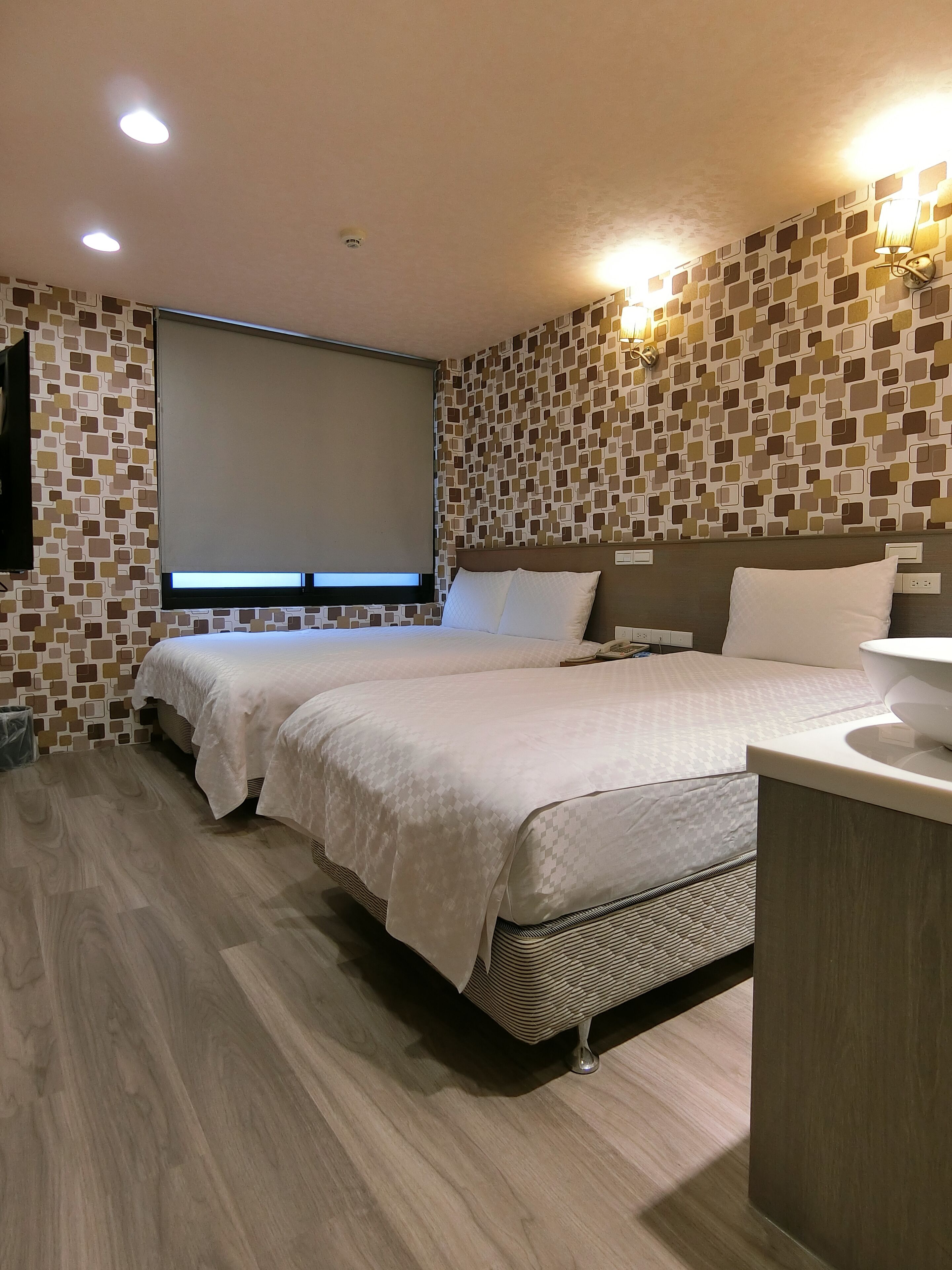 Triple Room, Multiple Beds, Non Smoking | Desk, free WiFi, bed sheets