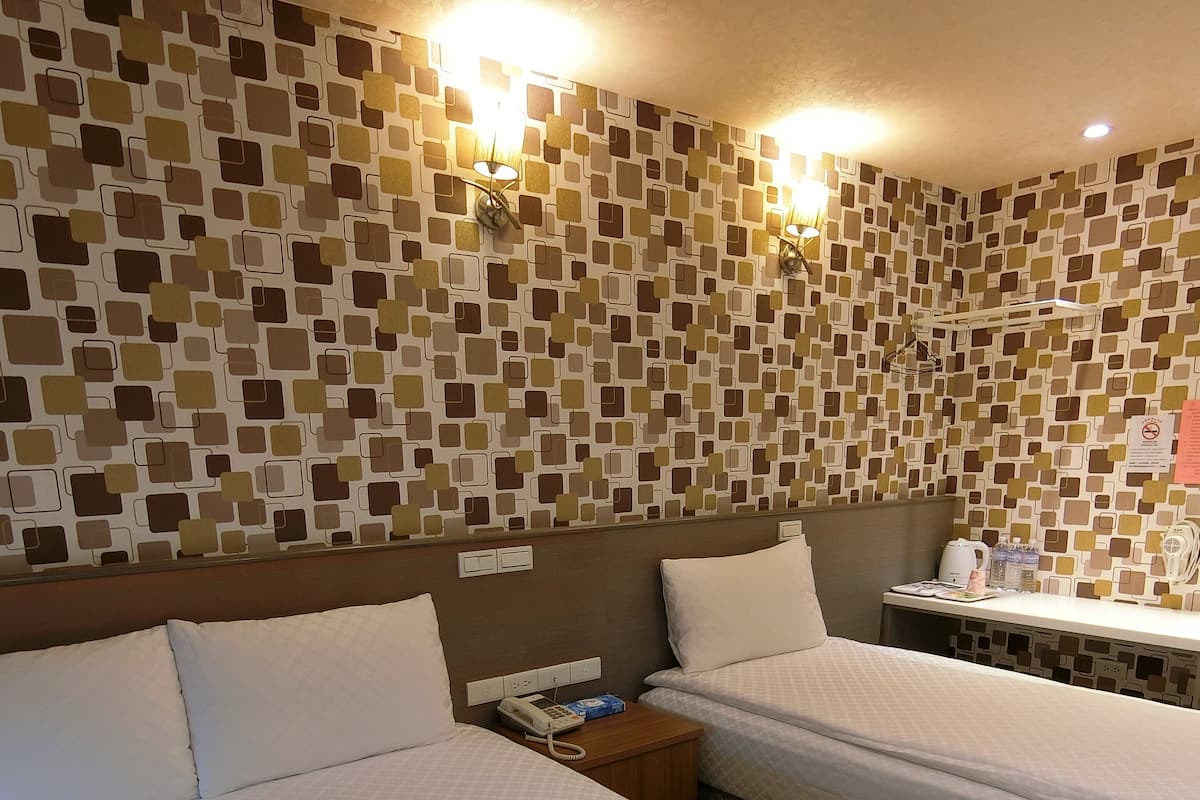 Triple Room, Berbilang Katil, Non Smoking | Meja, Wi-fi percuma, cadar katil