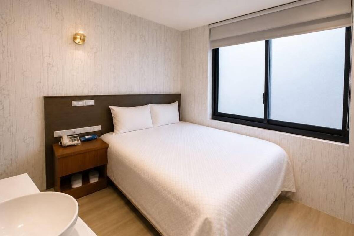 Desk, WiFi (free), bed sheets