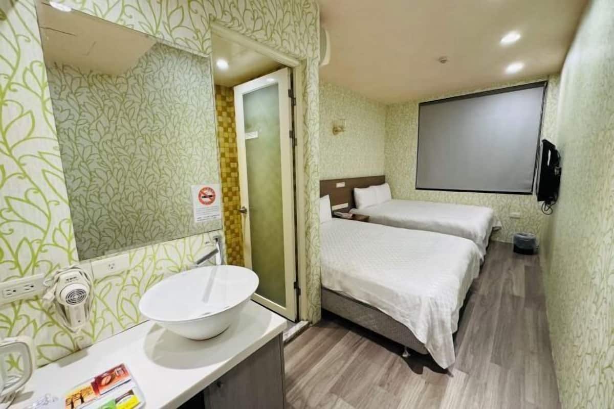 Escrivaninha, Wi-Fi de cortesia, roupa de cama