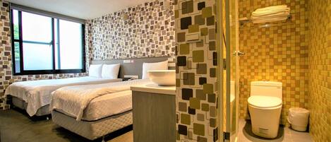 Triple Room, Multiple Beds, Non Smoking | Desk, free WiFi, bed sheets