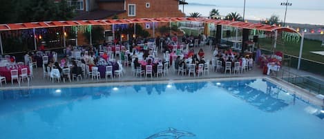 Aperto a pranzo e cena