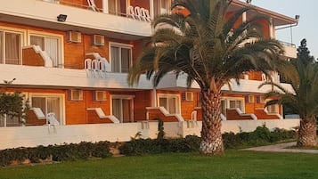 Konaklama yerinin ön cephesi