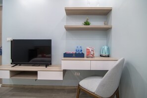 Standard Apartment | Minibar, desk, free WiFi - Soleil Apartment (Hanoi)