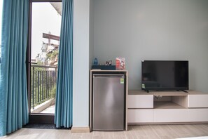 Deluxe Apartment, 1 Queen Bed | Minibar, desk, free WiFi - Soleil Apartment (Hanoi)