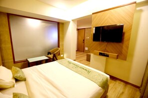 In-room safe, iron/ironing board, rollaway beds, free WiFi - Silverador Boutique Hotel (Thane)