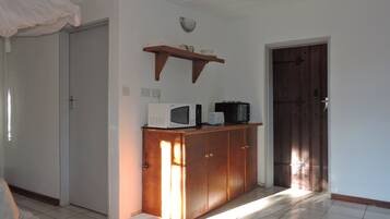 Basic Cottage, 1 Double Bed, Pool Access | Private kitchenette | Full-sized fridge, microwave, stovetop, coffee/tea maker