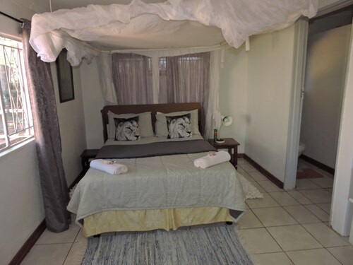 Hippo House Cottages