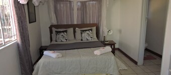 Hippo House Cottages