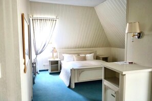 Minibar, desk, laptop workspace, blackout curtains
