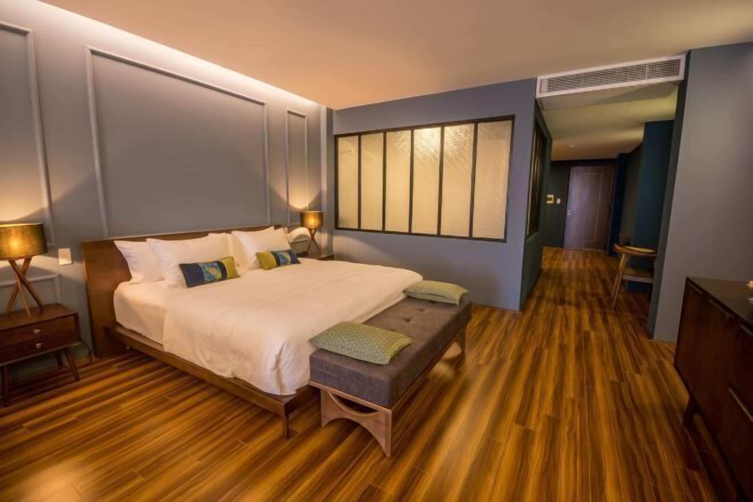 Minibar, värdeförvaringsskåp på rummet och individuell inredning