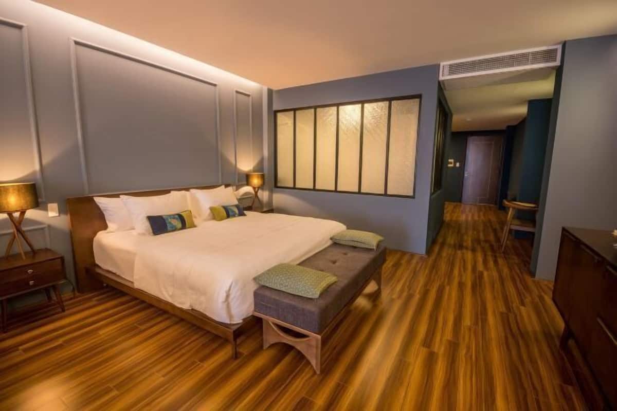 Minibar, in-room safe, individually decorated, desk