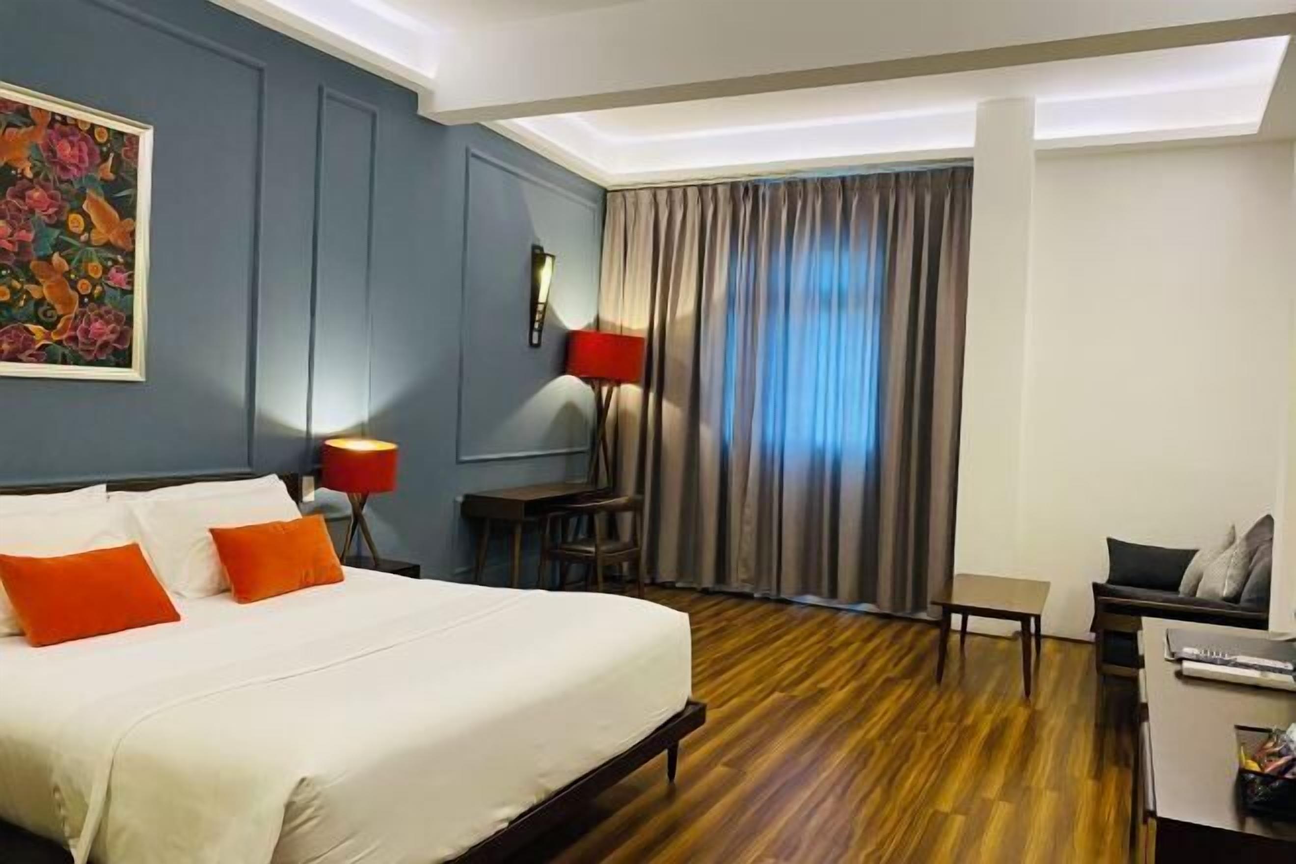 Minibar, värdeförvaringsskåp på rummet och individuell inredning