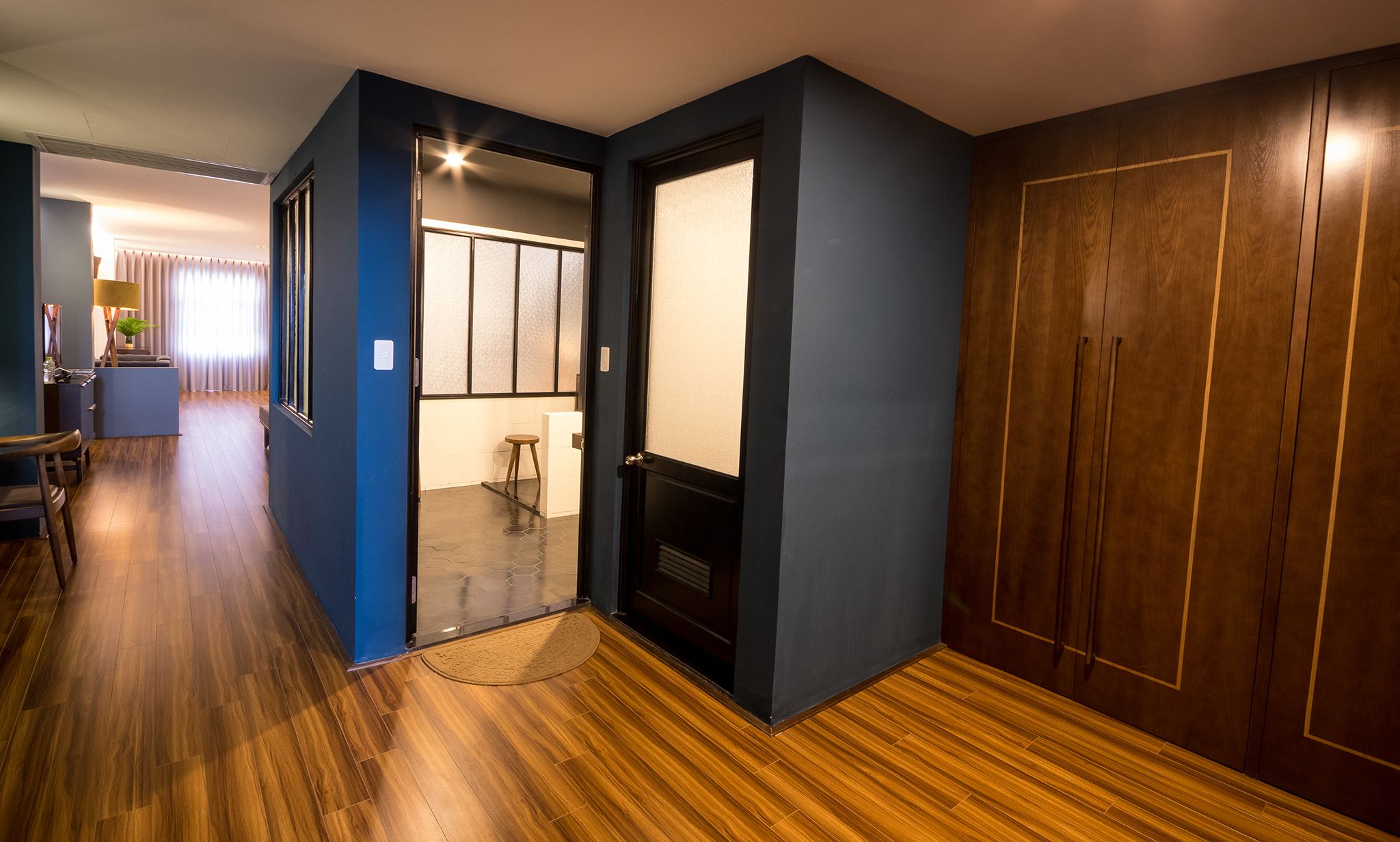 32-inch flat-screen tv with cable channels, tv