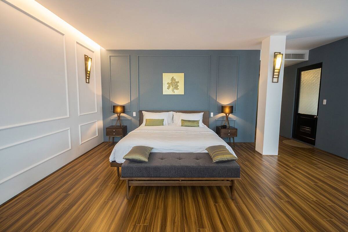 Habitación Premier con 1 cama doble o 2 individuales, vistas a la ciudad | Minibar, caja fuerte, escritorio y espacio para trabajar con un portátil