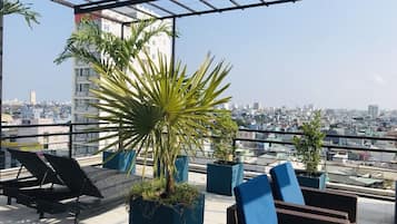 The Blue Bird | Terrace/patio