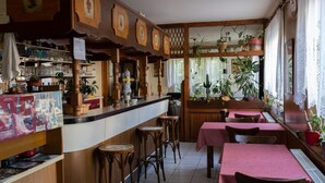 Bar (on property) - Chambres d’hôtes Lagarde (Lagarde)