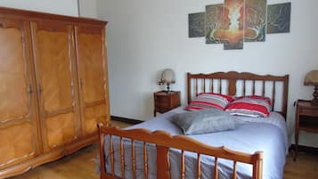 Double Room | Individually decorated, individually furnished, blackout curtains