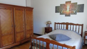 Individually decorated, individually furnished, blackout curtains - Chambres d’hôtes Lagarde (Lagarde)