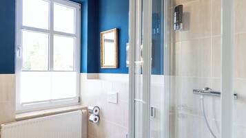 Einzelzimmer | Badezimmer | Kostenlose Toilettenartikel, Handtücher