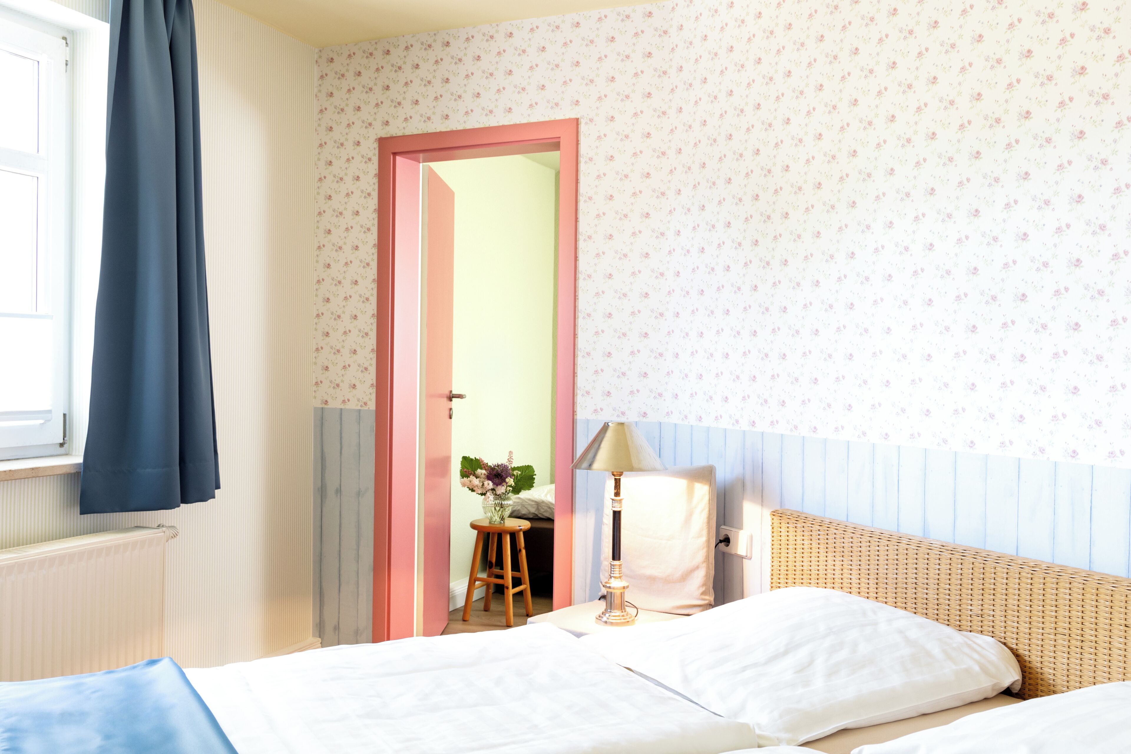 واي فاي مجانًا وملاءات أسرّة