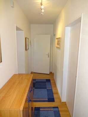 Apartamento básico, para não fumantes | Comodidades do quarto