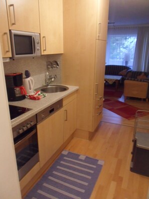 Appartamento Basic, non fumatori | Cucina privata | Frigorifero, microonde, forno, piano cottura