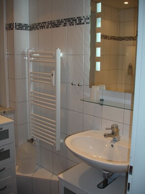 Apartment, Non Smoking | Bathroom