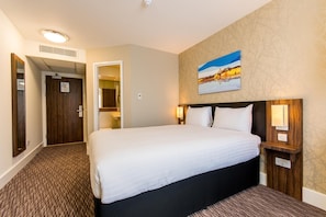 Premium bedding, desk, iron/ironing board, free WiFi