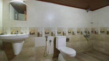 Double or Twin Room | Bathroom | Free toiletries, towels