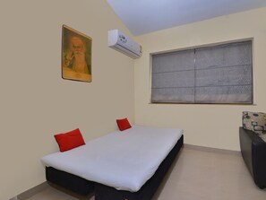 Double or Twin Room | Free WiFi - OYO 14977 Home 1BHK Rajbag Beach Canacona (Canacona)