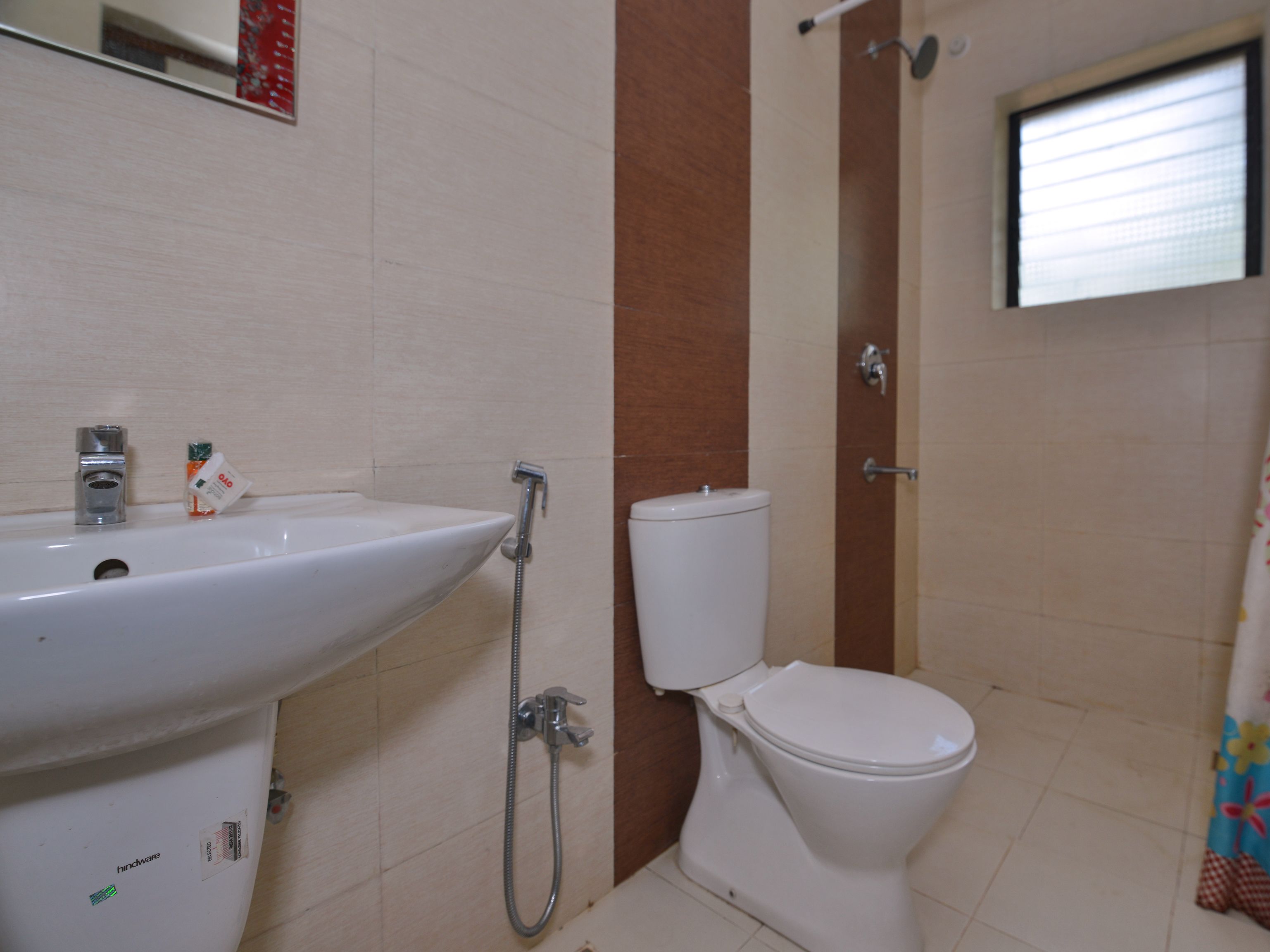 Double or Twin Room | Bathroom | Free toiletries, towels