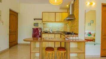 Double or Twin Room | Private kitchen | Fridge