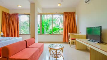 Double or Twin Room | Living area